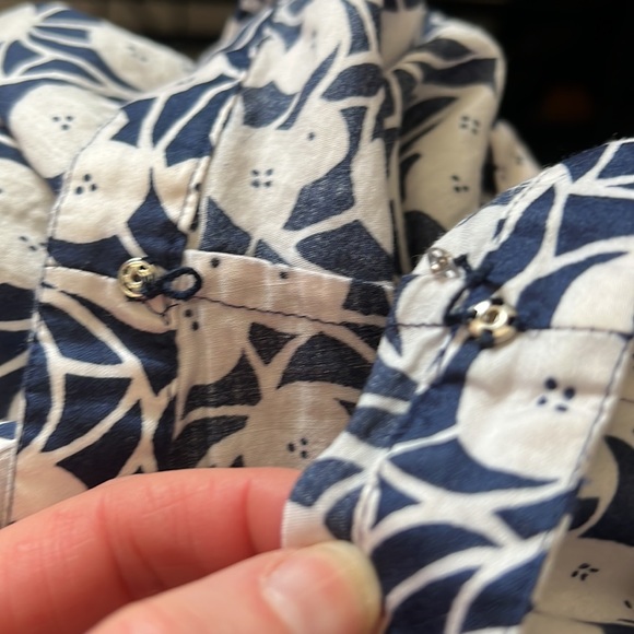 Anthropologie Postage Stamp V-Neck Blue & White Top- Size 6 - Picture 7 of 7